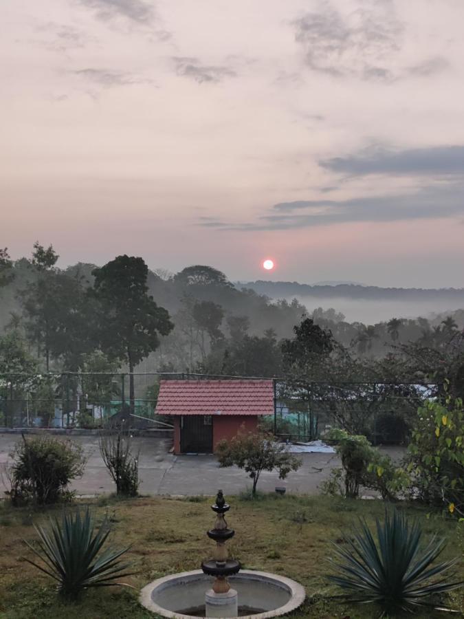 Robin Woods Homestay Sakleshpur Luaran gambar